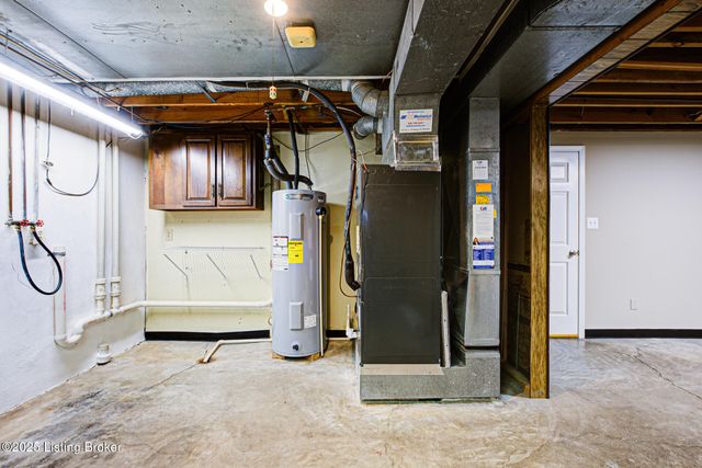 2213 High Pine Dr, Louisville, KY 40214