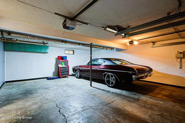 2213 High Pine Dr, Louisville, KY 40214