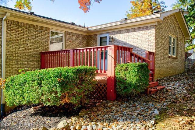 2213 High Pine Dr, Louisville, KY 40214