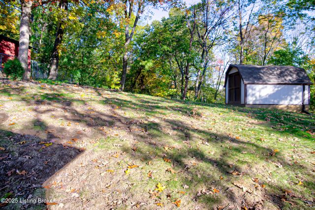 2213 High Pine Dr, Louisville, KY 40214