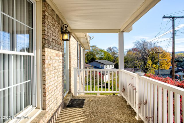 2213 High Pine Dr, Louisville, KY 40214