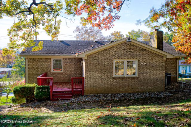 2213 High Pine Dr, Louisville, KY 40214