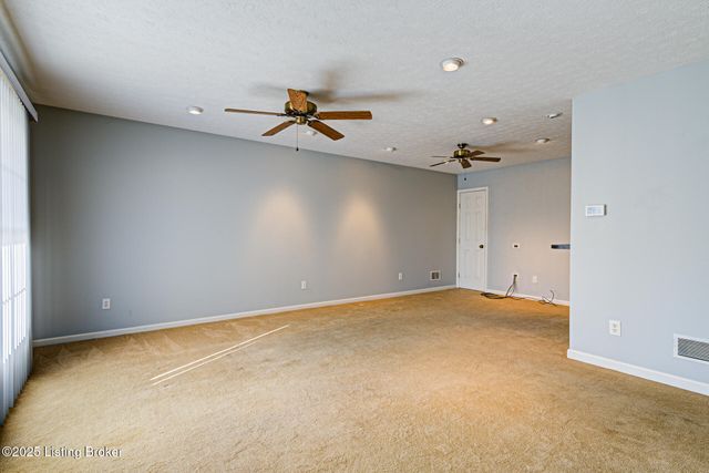 2213 High Pine Dr, Louisville, KY 40214