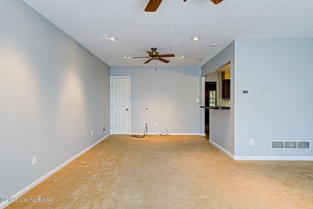 2213 High Pine Dr, Louisville, KY 40214