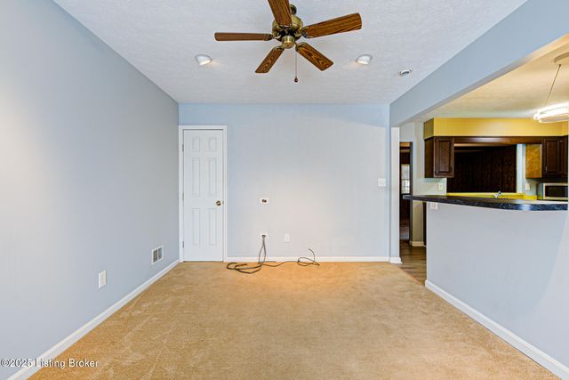 2213 High Pine Dr, Louisville, KY 40214