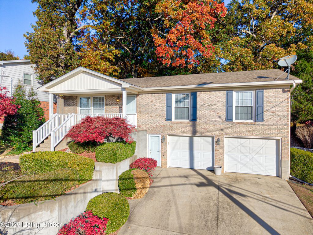 2213 High Pine Dr, Louisville, KY 40214