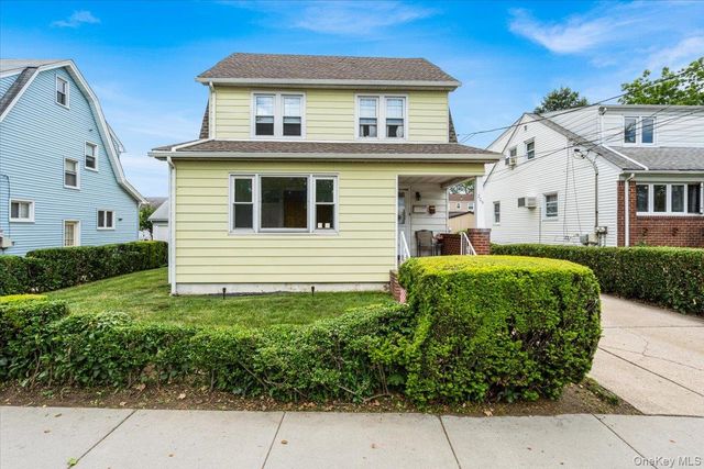 205 Roslyn Road, Mineola, NY 11501