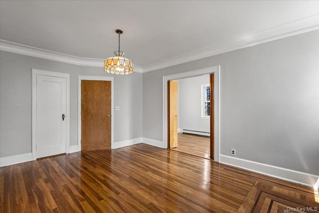 205 Roslyn Road, Mineola, NY 11501