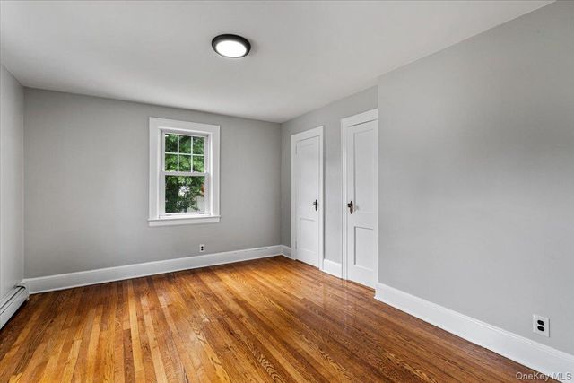 205 Roslyn Road, Mineola, NY 11501