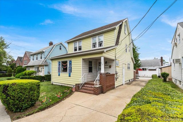 205 Roslyn Road, Mineola, NY 11501
