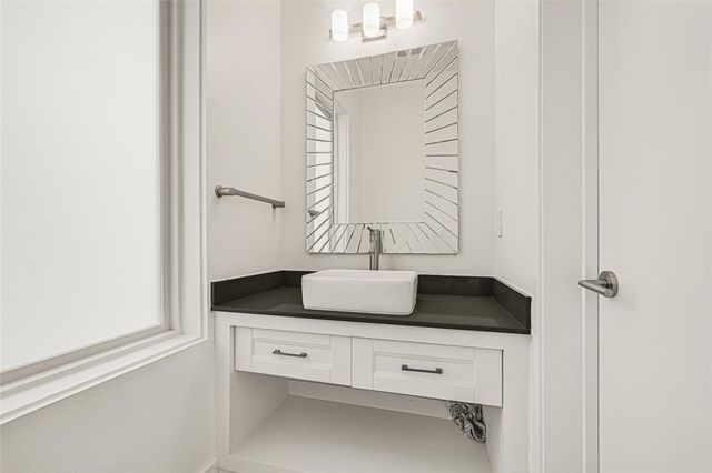 707 W Clay, Houston, TX 77019