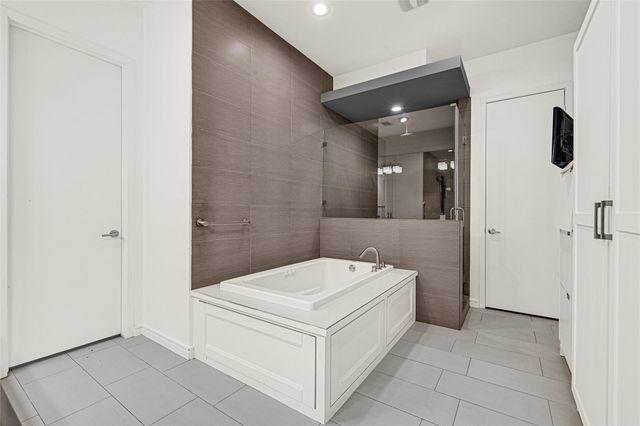 707 W Clay, Houston, TX 77019