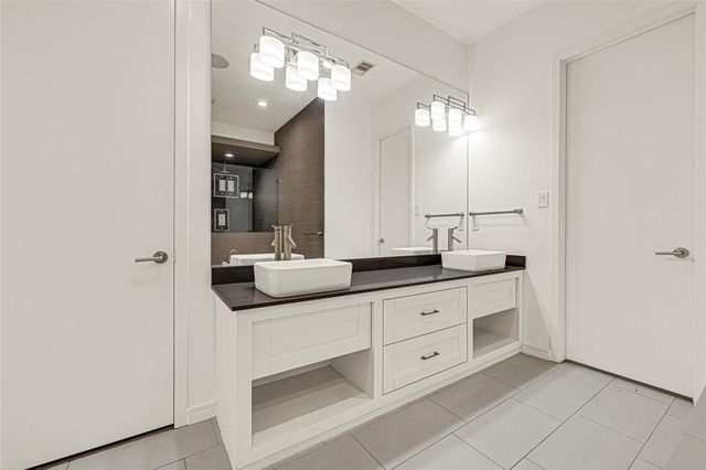 707 W Clay, Houston, TX 77019