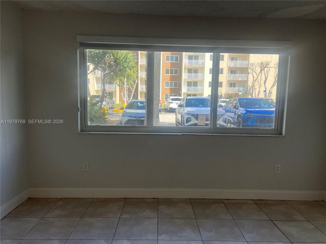 6950 Miami Gardens Dr 2-117, Hialeah, FL 33015