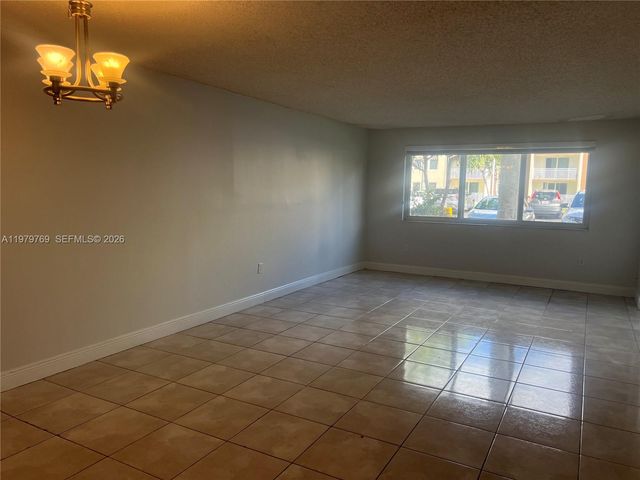 6950 Miami Gardens Dr 2-117, Hialeah, FL 33015