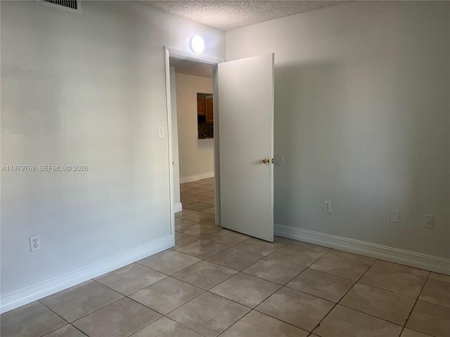 6950 Miami Gardens Dr 2-117, Hialeah, FL 33015