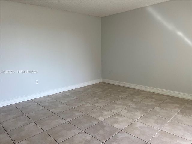 6950 Miami Gardens Dr 2-117, Hialeah, FL 33015