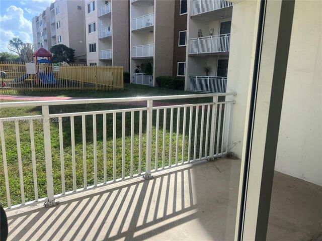 6950 Miami Gardens Dr 2-117, Hialeah, FL 33015