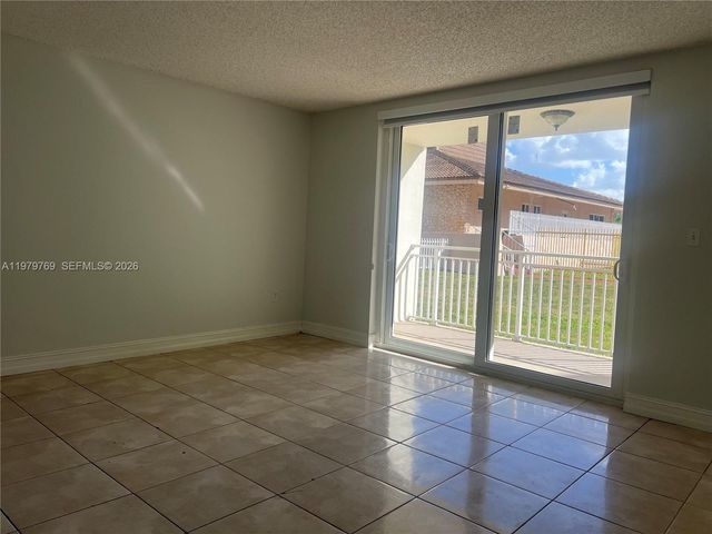 6950 Miami Gardens Dr 2-117, Hialeah, FL 33015