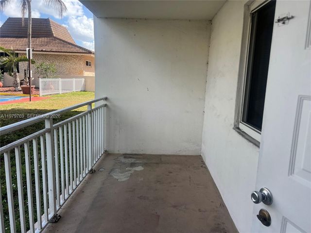 6950 Miami Gardens Dr 2-117, Hialeah, FL 33015