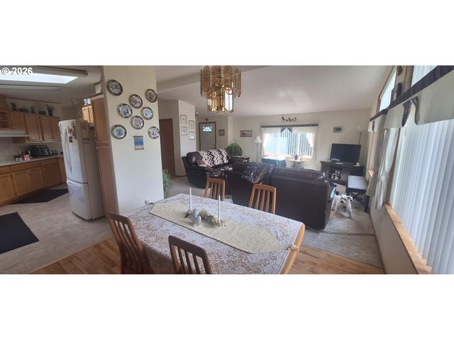 848 WECOMA Loop, Florence, OR 97439