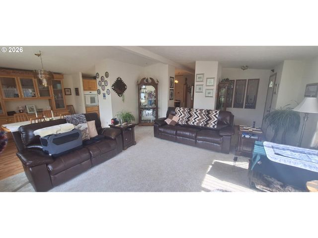 848 WECOMA Loop, Florence, OR 97439