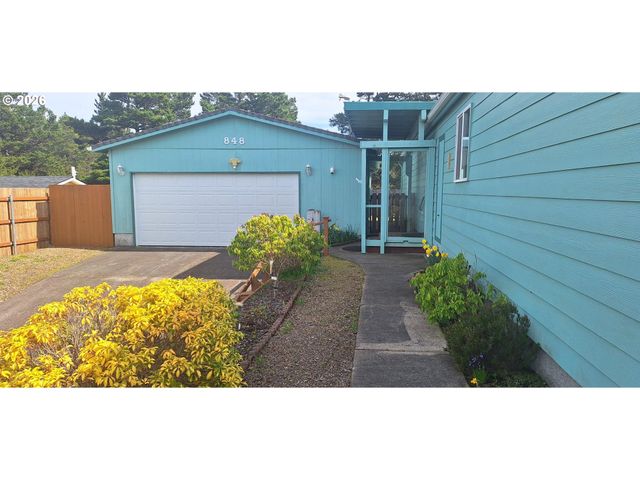 848 WECOMA Loop, Florence, OR 97439