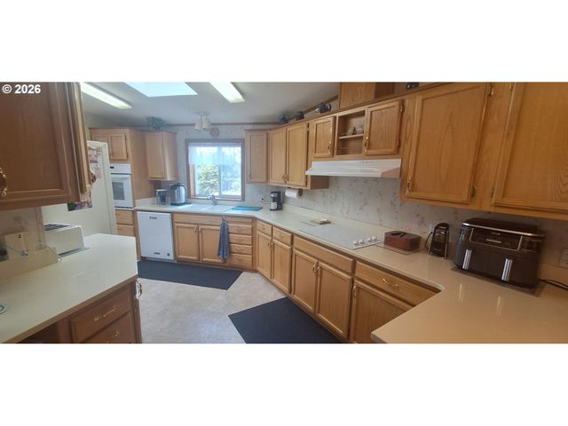 848 WECOMA Loop, Florence, OR 97439