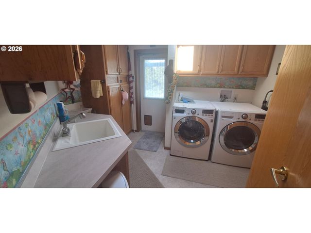 848 WECOMA Loop, Florence, OR 97439