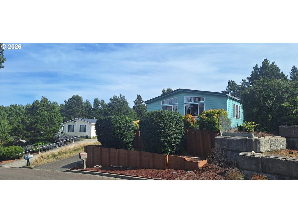 848 WECOMA Loop, Florence, OR 97439