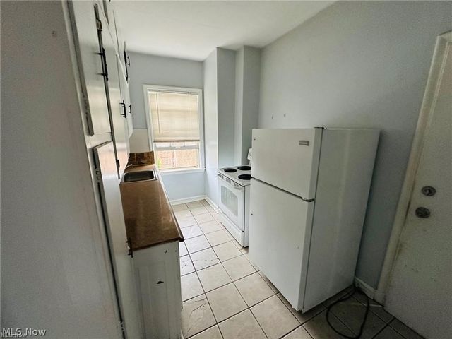 15610 Van Aken Boulevard 4, Shaker Heights, OH 44120