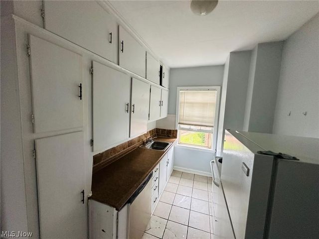 15610 Van Aken Boulevard 4, Shaker Heights, OH 44120