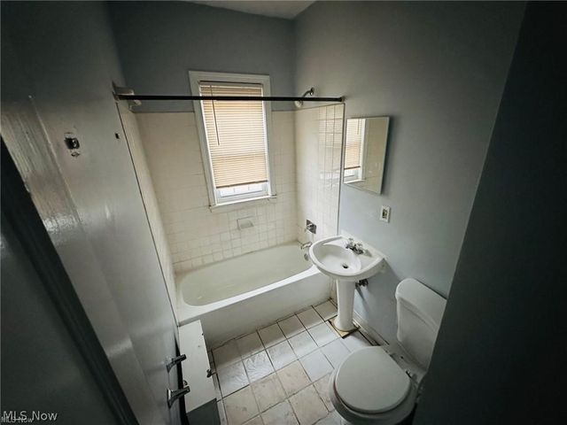 15610 Van Aken Boulevard 4, Shaker Heights, OH 44120