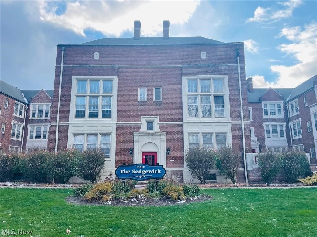 15610 Van Aken Boulevard 4, Shaker Heights, OH 44120