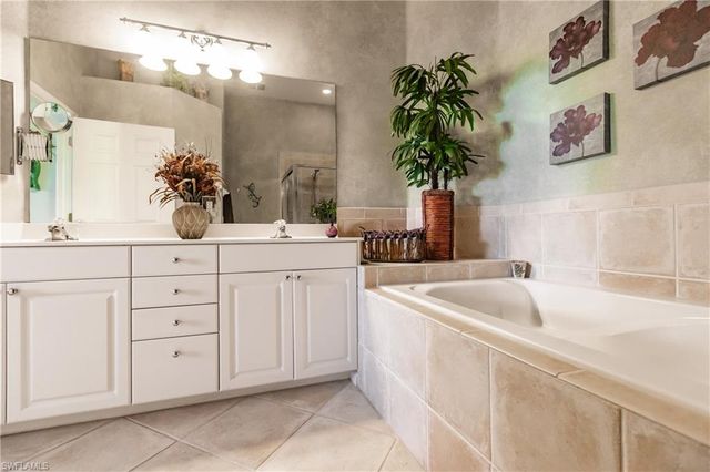 3011 Meandering WAY # 202, Fort Myers, FL 33905