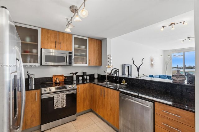 7910 E Harbor Island Dr 704, North Bay Village, FL 33141