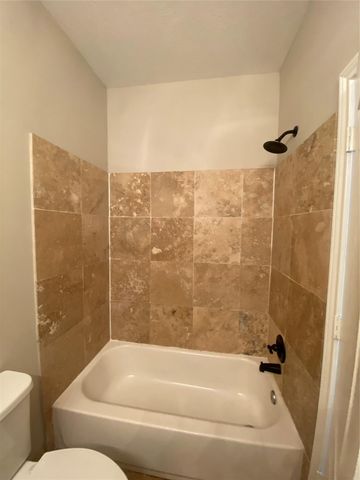 307 Covecrest Drive B, Houston, TX 77336