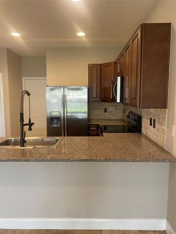 307 Covecrest Drive B, Houston, TX 77336