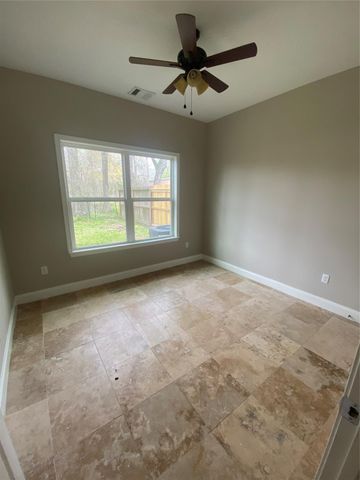 307 Covecrest Drive B, Houston, TX 77336