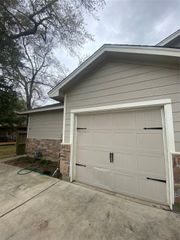 307 Covecrest Drive B, Houston, TX 77336