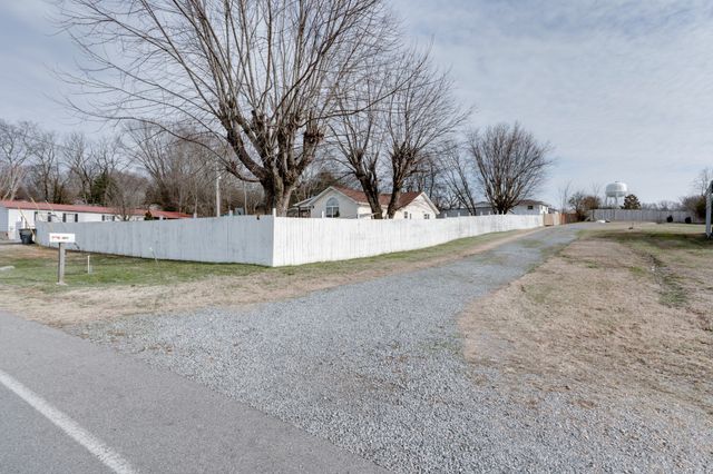 5107 Austin Peay Hwy, Westmoreland, TN 37186