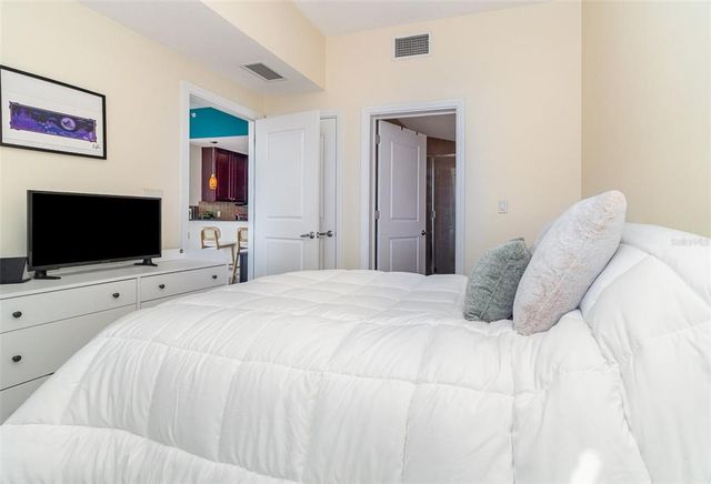 101 S EOLA DR 910, Orlando, FL 32801