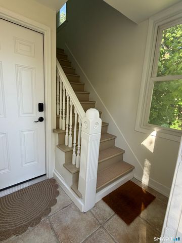 33 Macintosh Road, Norwalk, CT 06851