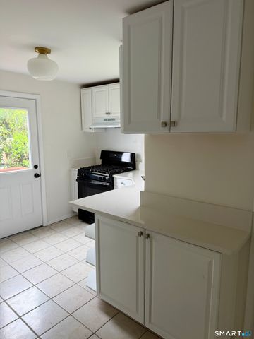 33 Macintosh Road, Norwalk, CT 06851