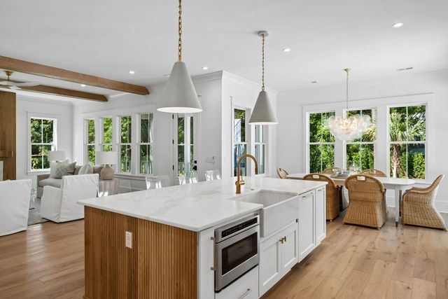 914 Lakeview Drive, Mount Pleasant, SC 29464
