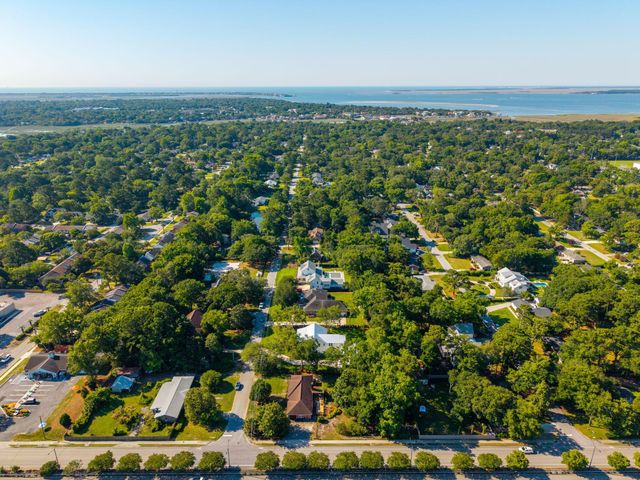 914 Lakeview Drive, Mount Pleasant, SC 29464