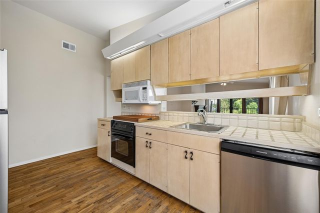 409 E 38th ST 302, Austin, TX 78705