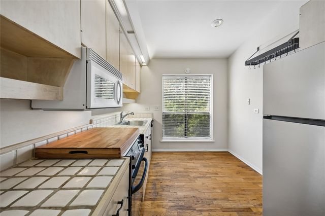 409 E 38th ST 302, Austin, TX 78705