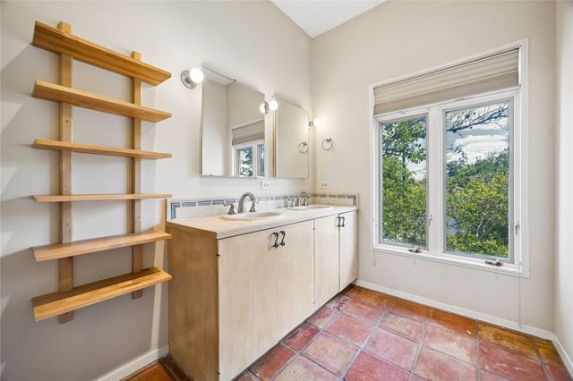 409 E 38th ST 302, Austin, TX 78705