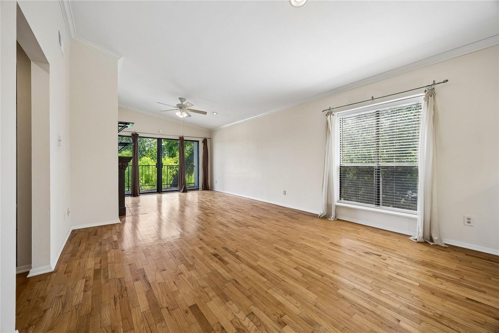 409 E 38th ST 302, Austin, TX 78705